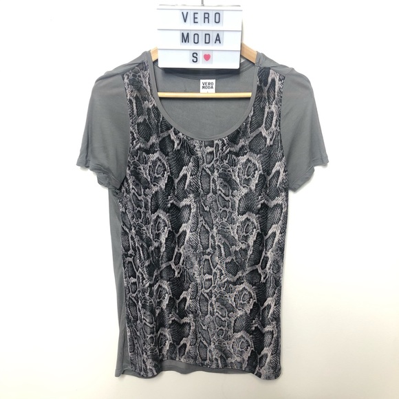 ⭐️5 FOR $25⭐️ Vero Moda Snake T-shirt